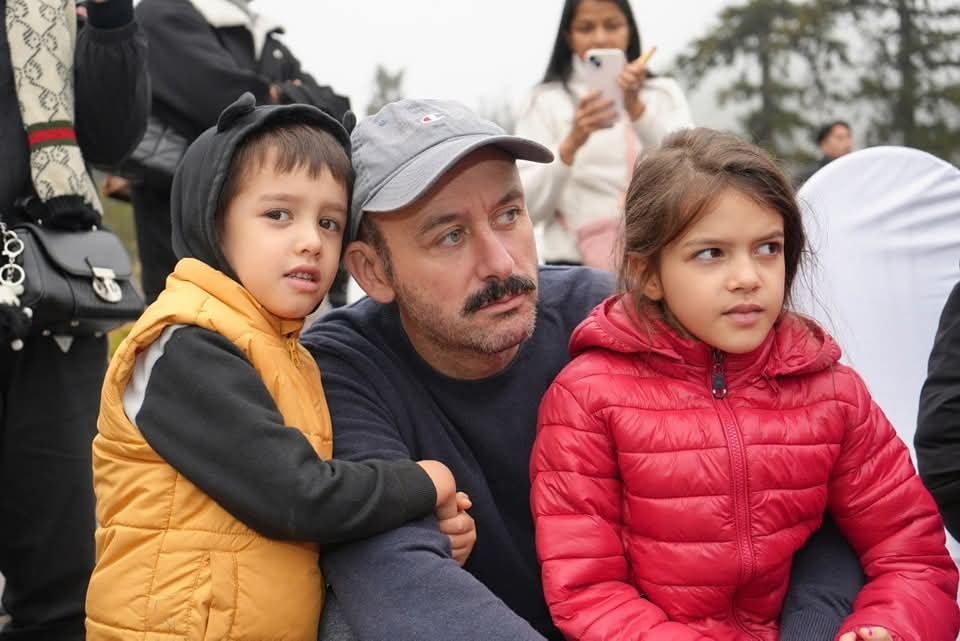 undefined Thị xã Sa Pa tổ chức chương trình nghệ thuật chào mừng những khác du lịch đầu tiên tới Sa Pa năm 2025