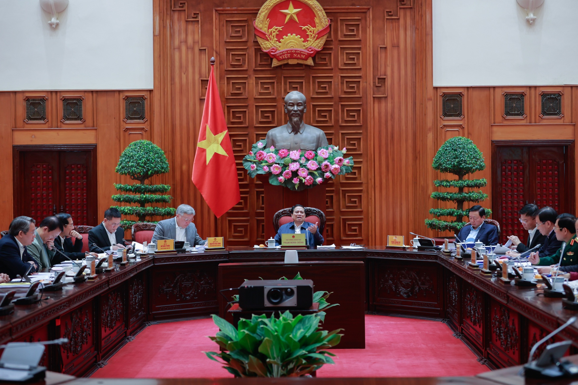   Thủ tướng chỉ đạo các nhiệm vụ thời gian tới - Ảnh: VGP