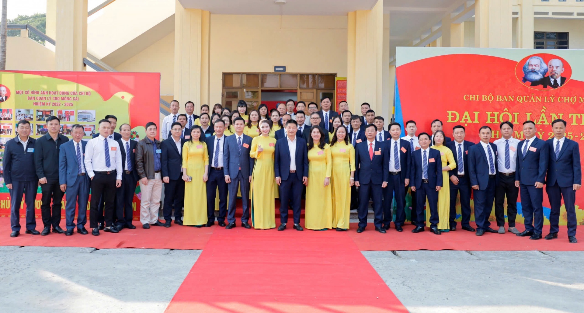 Nguyễn  Phúc  Vinh, Ủy viên Ban Thường vụ, Phó Chủ tịch UBND TP. Móng Cái cùng một số lãnh đạo thành phố dự Đại hội Chi bộ BQL chợ nhiệm kỳ XIl (2025-2027)