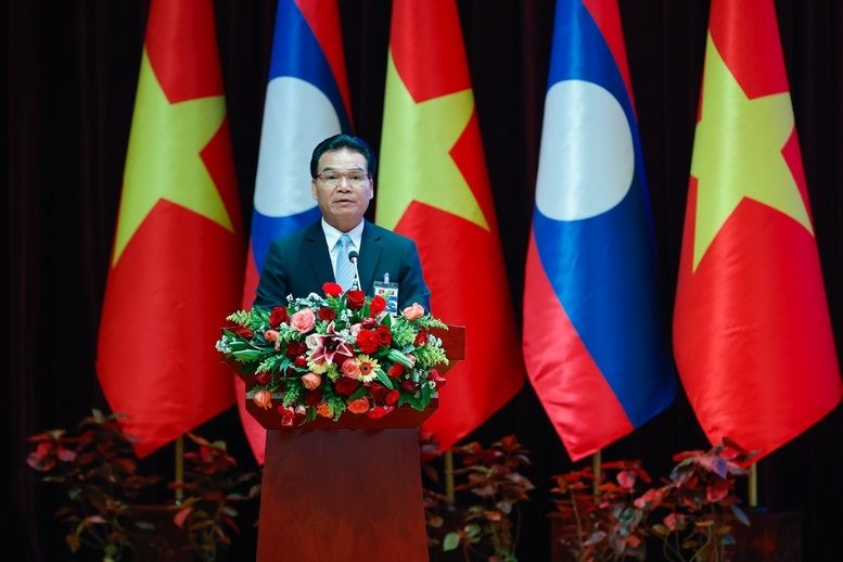 Bộ trưởng Bộ Kế hoạch và Đầu tư Lào, Chủ tịch Ủy ban hợp tác Lào-Việt Nam Phet Phomphiphak phát biểu tại hội nghị - Ảnh: VGP Bộ trưởng Bộ Kế hoạch và Đầu tư Lào, Chủ tịch Ủy ban hợp tác Lào-Việt Nam Phet Phomphiphak phát biểu tại hội nghị - Ảnh: VGP