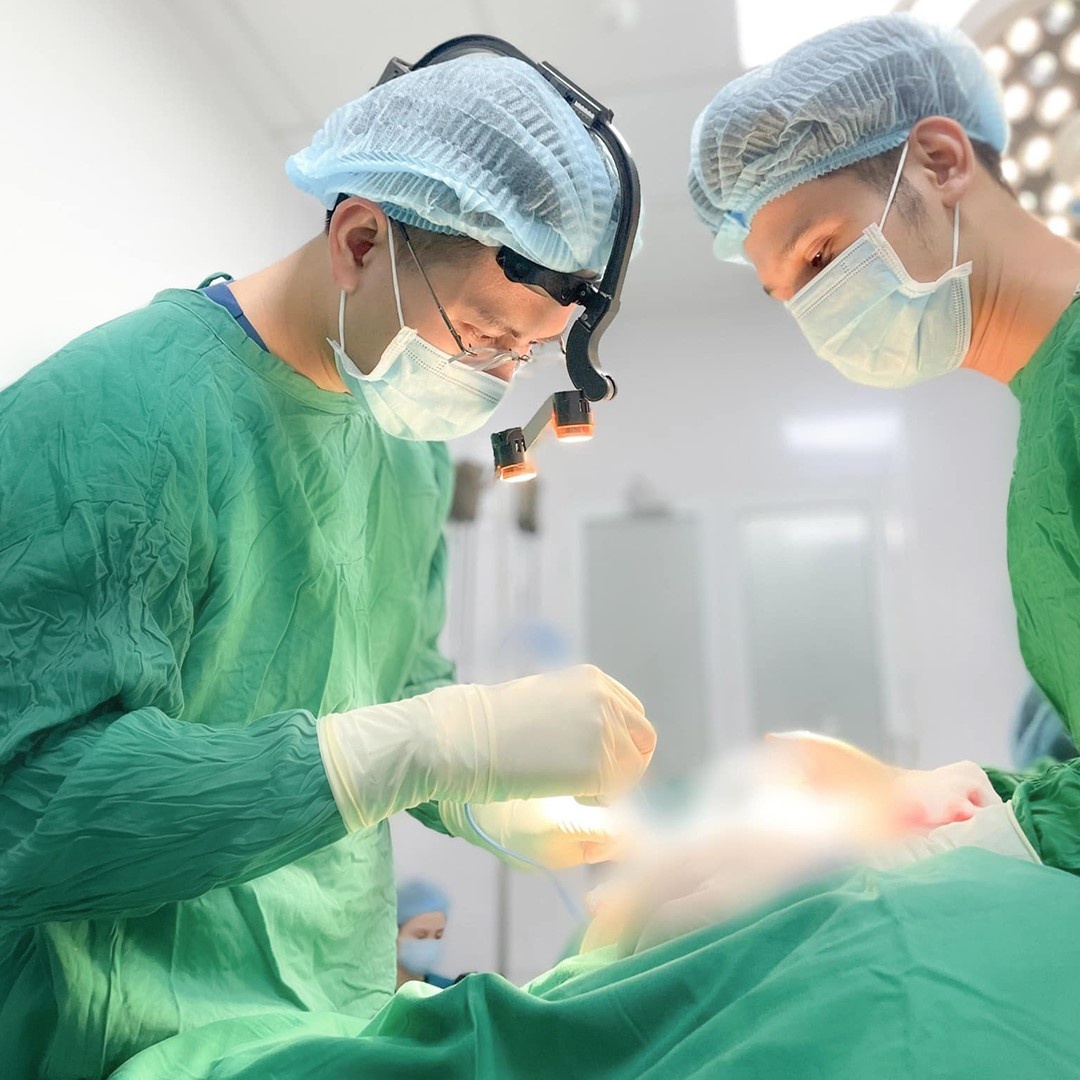 Nâng ngực, hút mỡ cùng lúc: Liệu có đảm bảo an toàn? Nâng ngực, hút mỡ cùng lúc: Liệu có đảm bảo an toàn?