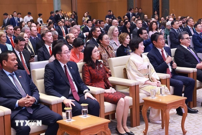   Các Đại sứ, Trưởng đại diện các tổ chức quốc tế tham dự tiệc chiêu đãi. (Ảnh: TTXVN)