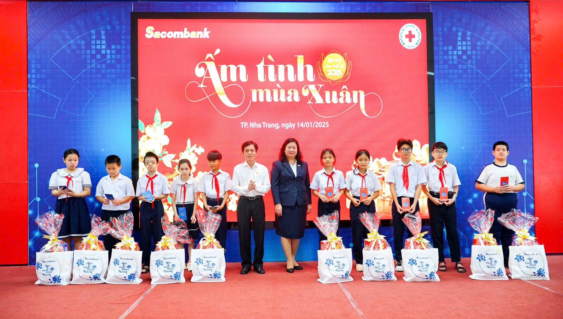 Sacombank Chi nhánh Khánh Hòa trao tặng quà cho những hộ dân có hoàn cảnh khó khăn tại tỉnh Khánh Hoà với tổng trị giá 250 triệu đồng Sacombank Chi nhánh Khánh Hòa trao tặng quà cho những hộ dân có hoàn cảnh khó khăn tại tỉnh Khánh Hoà với tổng trị giá 250 triệu đồng