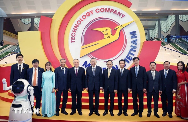 Tổng Bí thư Tô Lâm và các đại biểu dự Diễn đàn Quốc gia Phát triển doanh nghiệp công nghệ số Việt Nam lần thứ 6. (Ảnh: TTXVN) Tổng Bí thư Tô Lâm và các đại biểu dự Diễn đàn Quốc gia Phát triển doanh nghiệp công nghệ số Việt Nam lần thứ 6. (Ảnh: TTXVN)