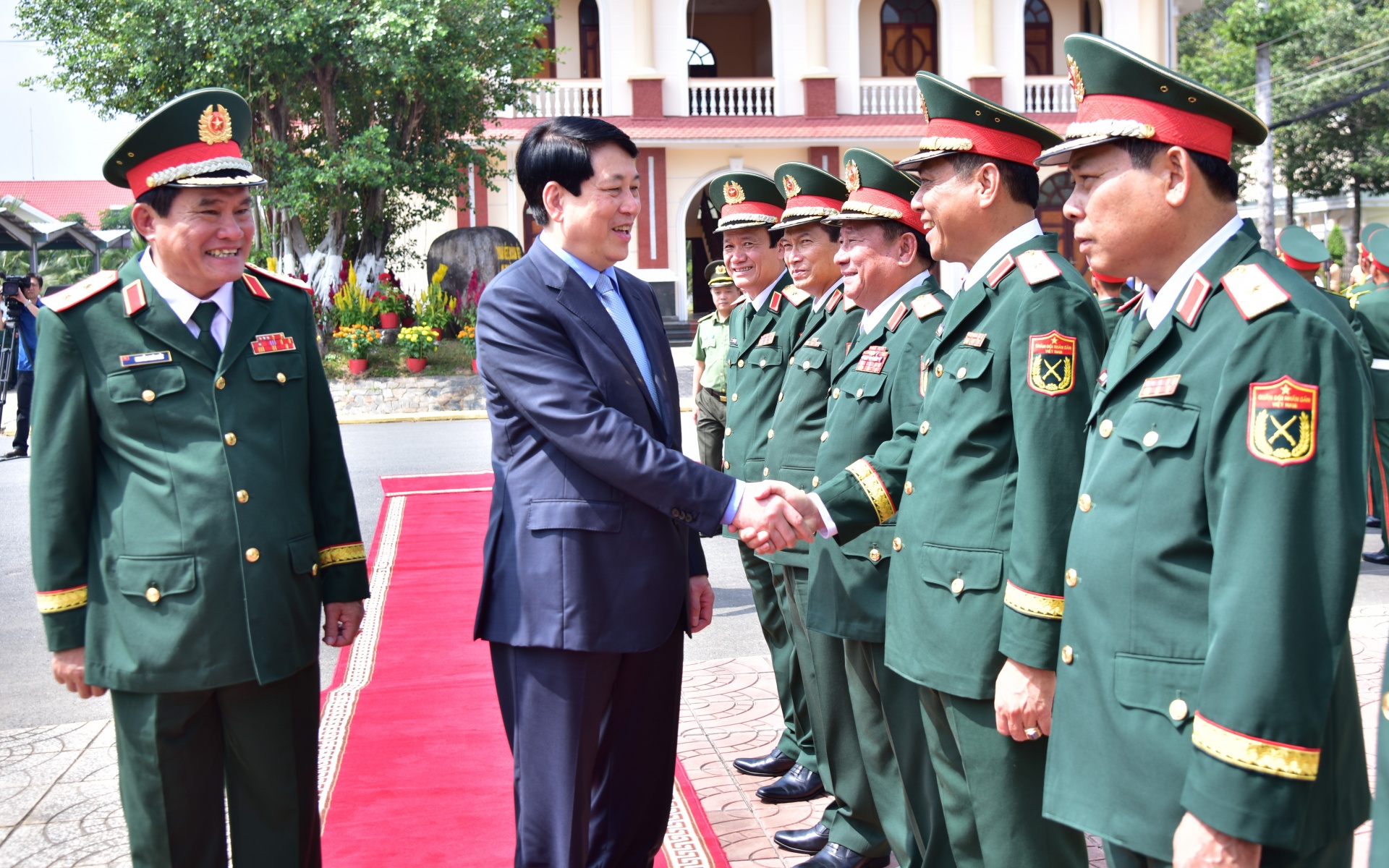 Chủ tịch nước Lương Cường thăm, chúc Tết lực lượng vũ trang Quân khu 9