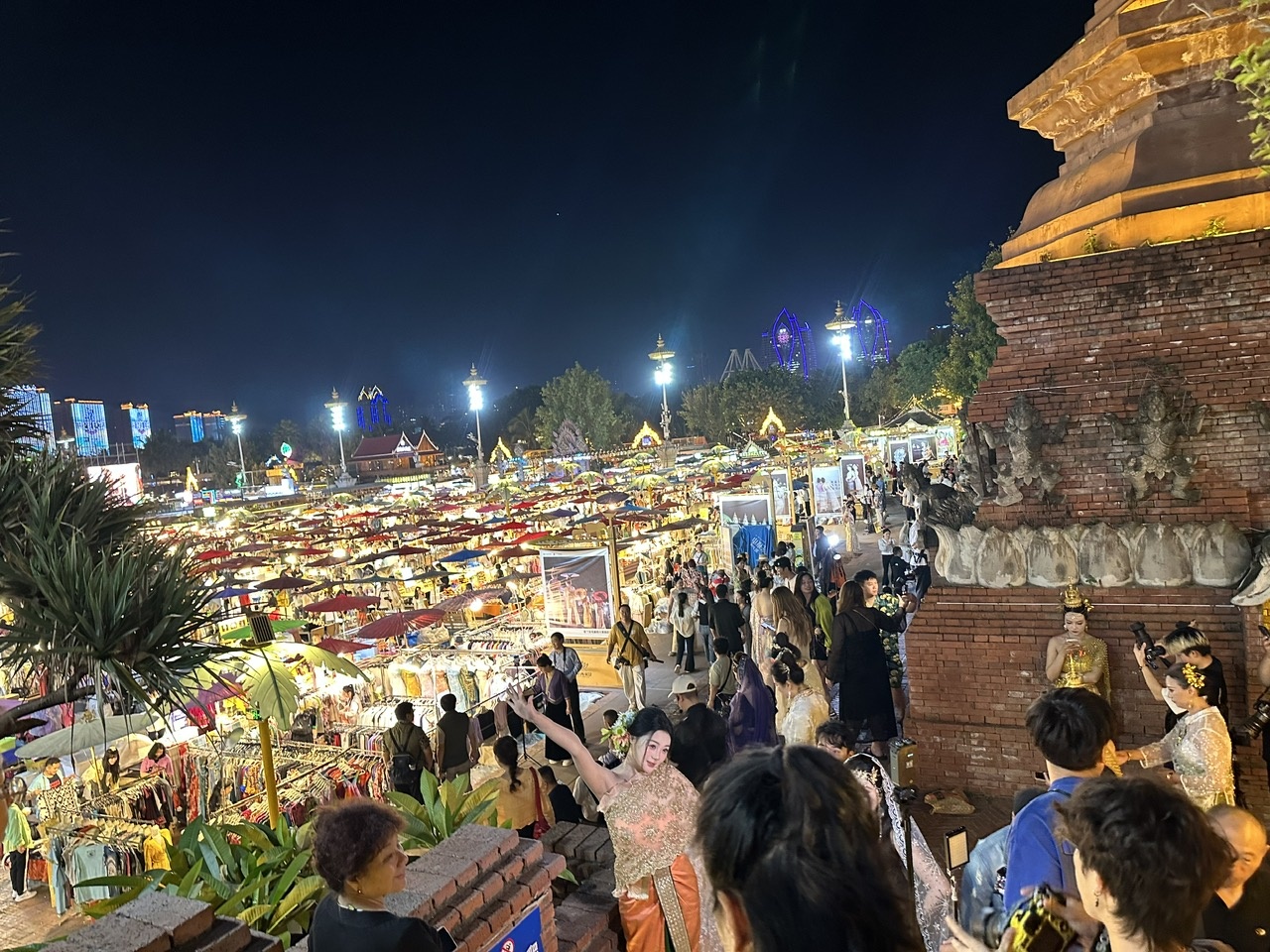 Toàn cảnh chợ đêm