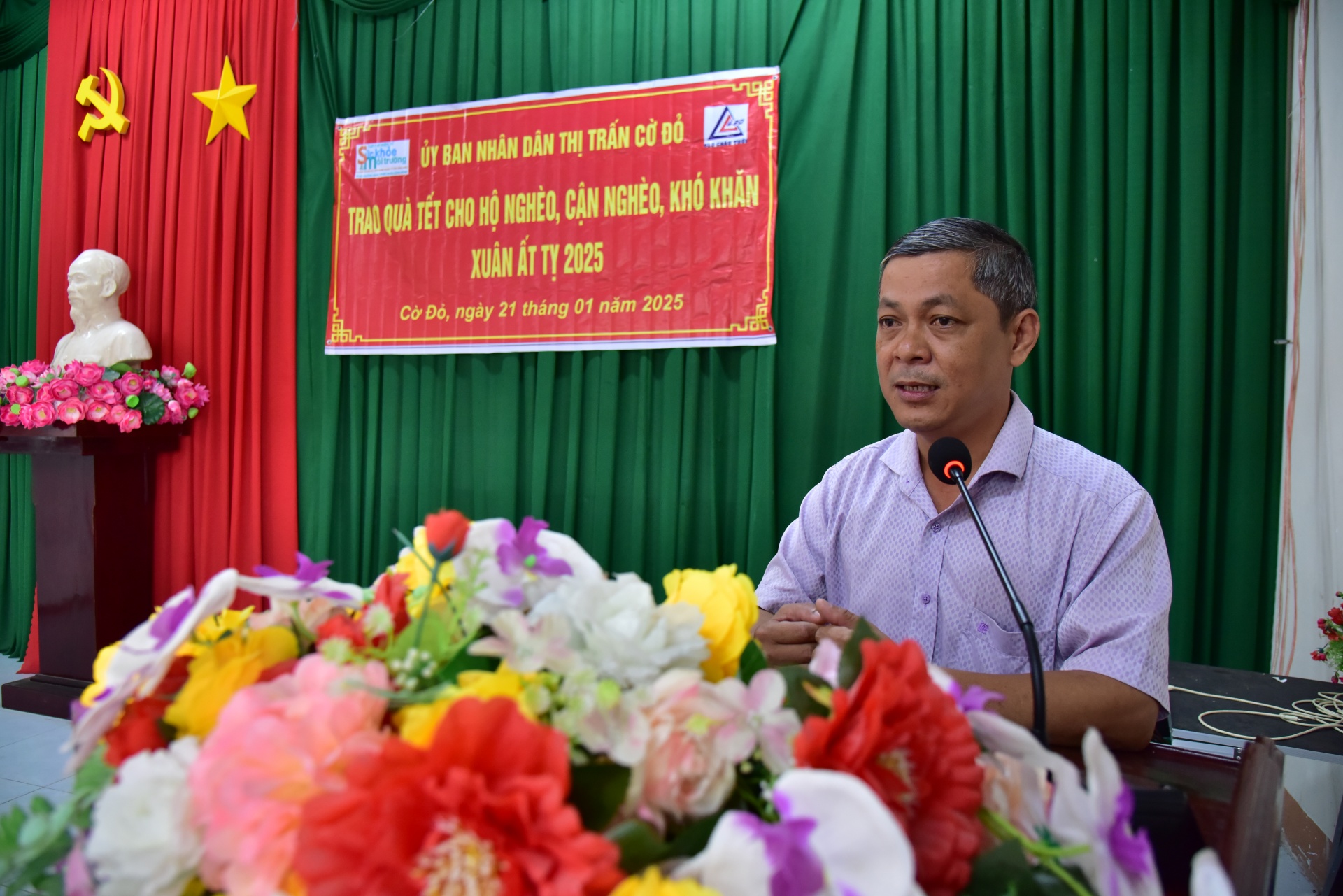 Tạp chí Sức khỏe và Môi trường trao 120 phần quà tại huyện Cờ Đỏ