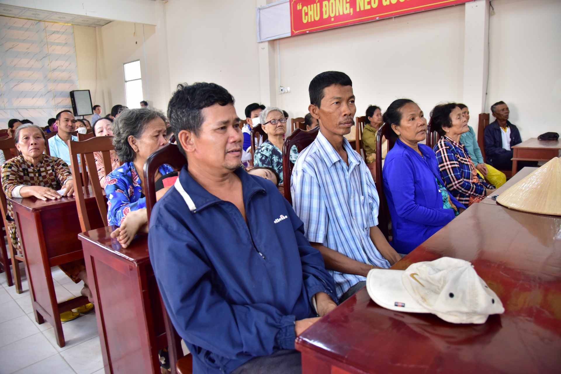 Tạp chí Sức khỏe và Môi trường trao 120 phần quà tại huyện Cờ Đỏ