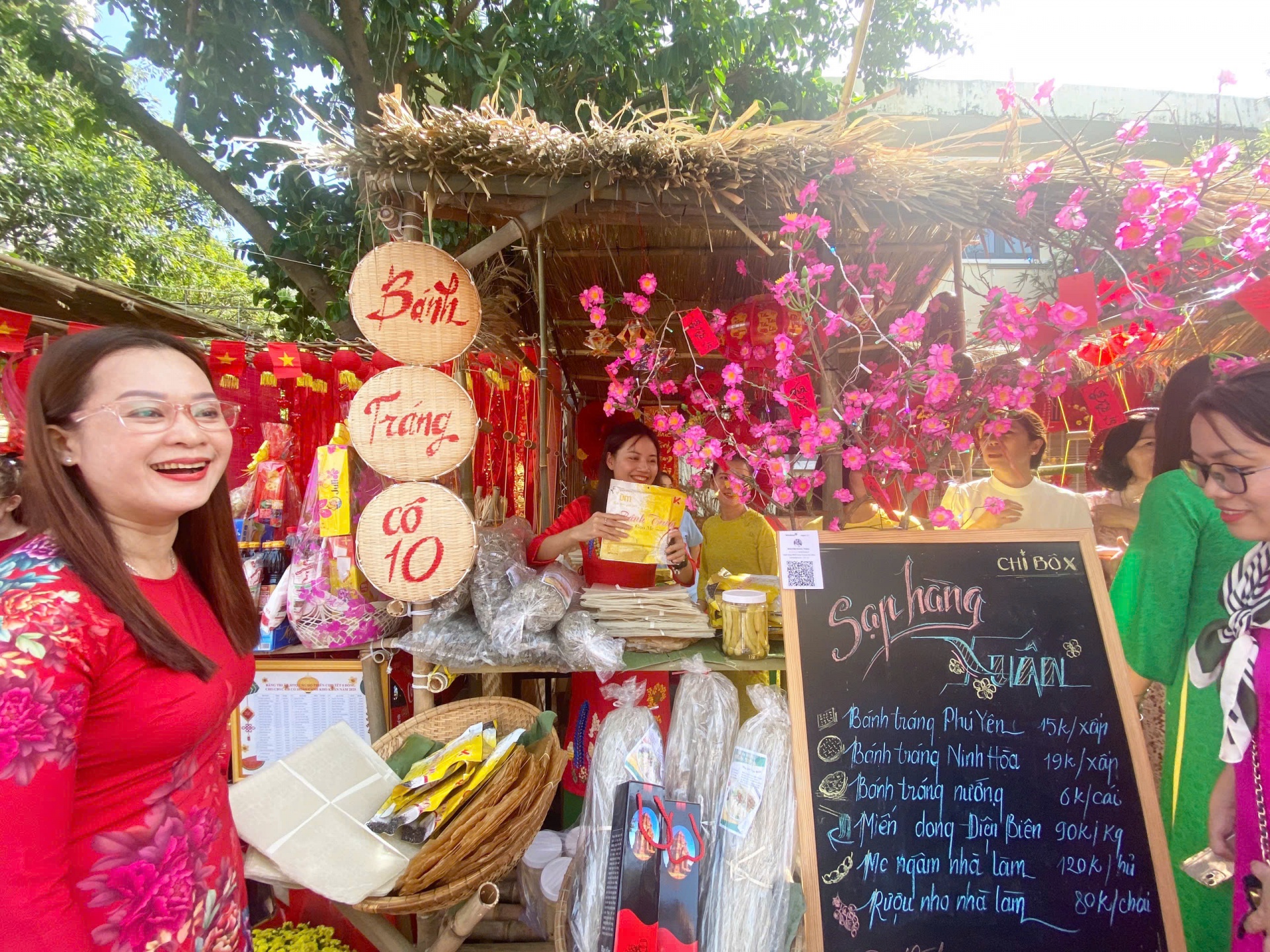Hội Chợ “Tết sum vầy - Xuân ơn Đảng” tại BVĐK tỉnh Khánh Hoà