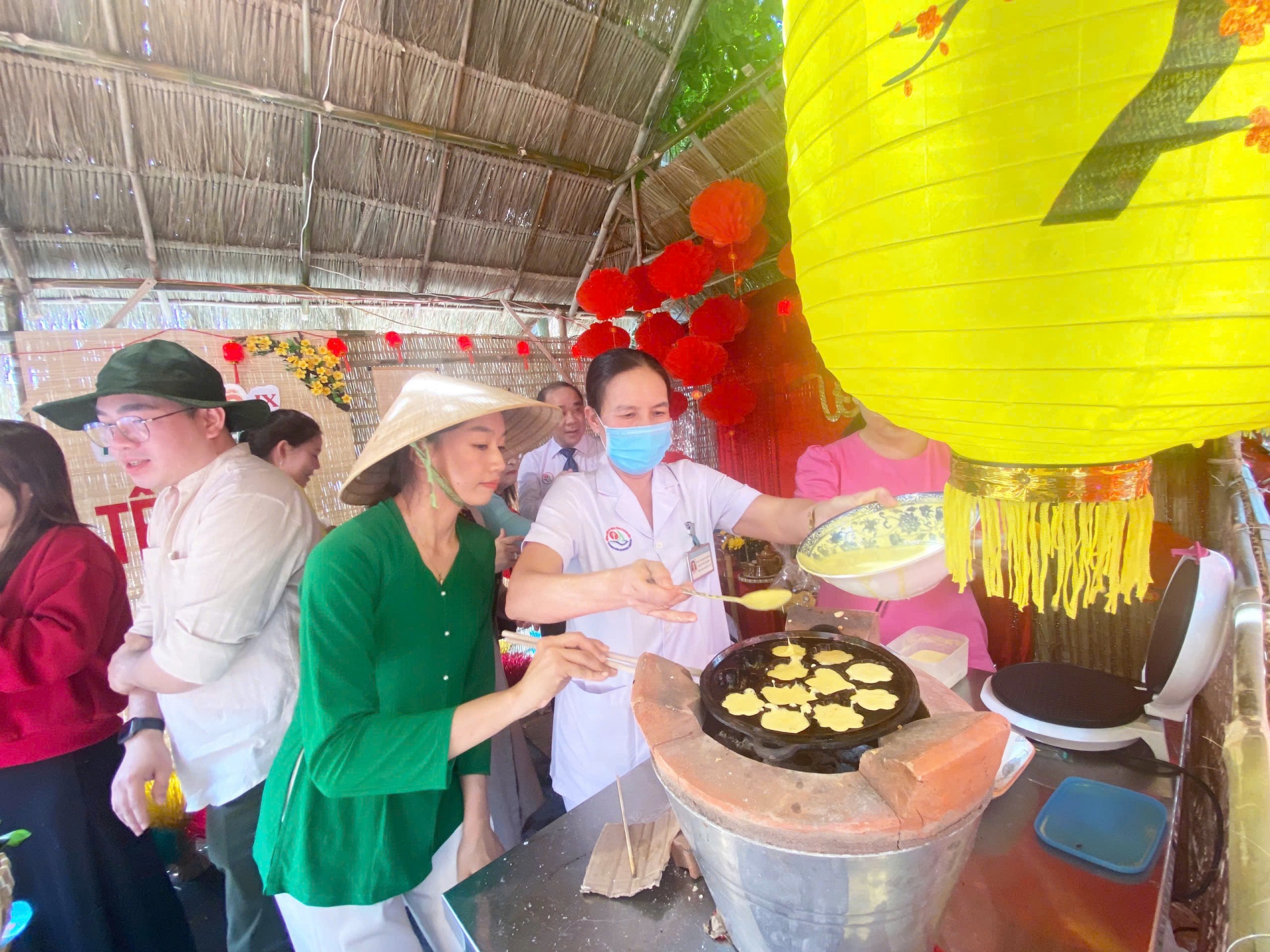 Hội Chợ “Tết sum vầy - Xuân ơn Đảng” tại BVĐK tỉnh Khánh Hoà