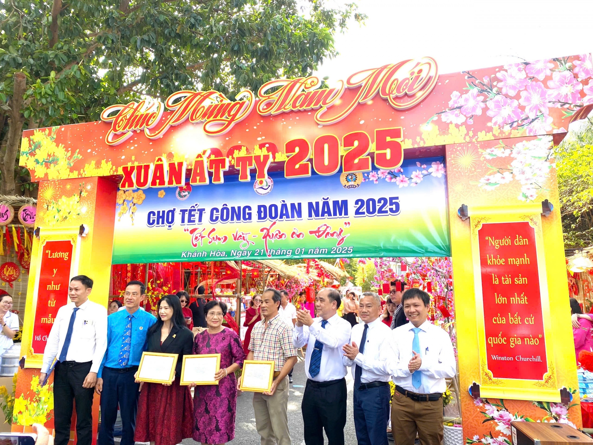 Hội Chợ “Tết sum vầy - Xuân ơn Đảng” tại BVĐK tỉnh Khánh Hoà