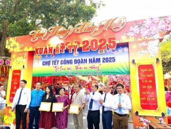 hoi cho tet sum vay xuan on dang tai bvdk tinh khanh hoa