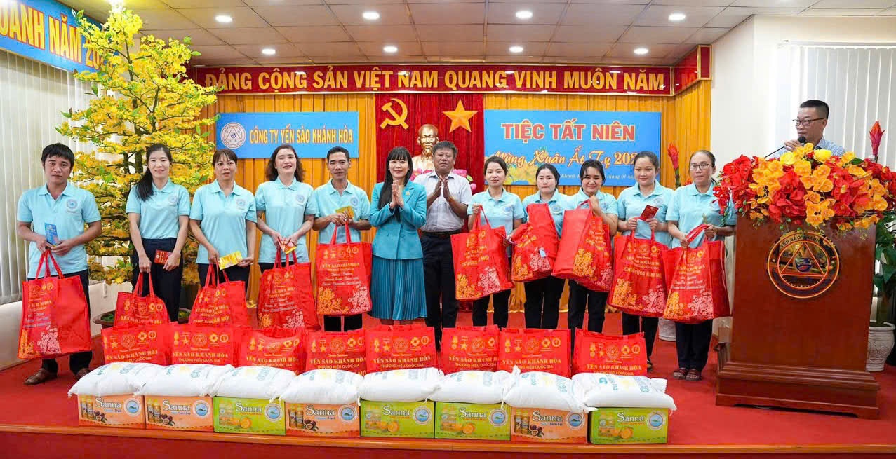 Công ty Yến sào Khánh Hòa đưa Tết về với các gia đình chính sách và hộ gia đình có hoàn cảnh khó khăn