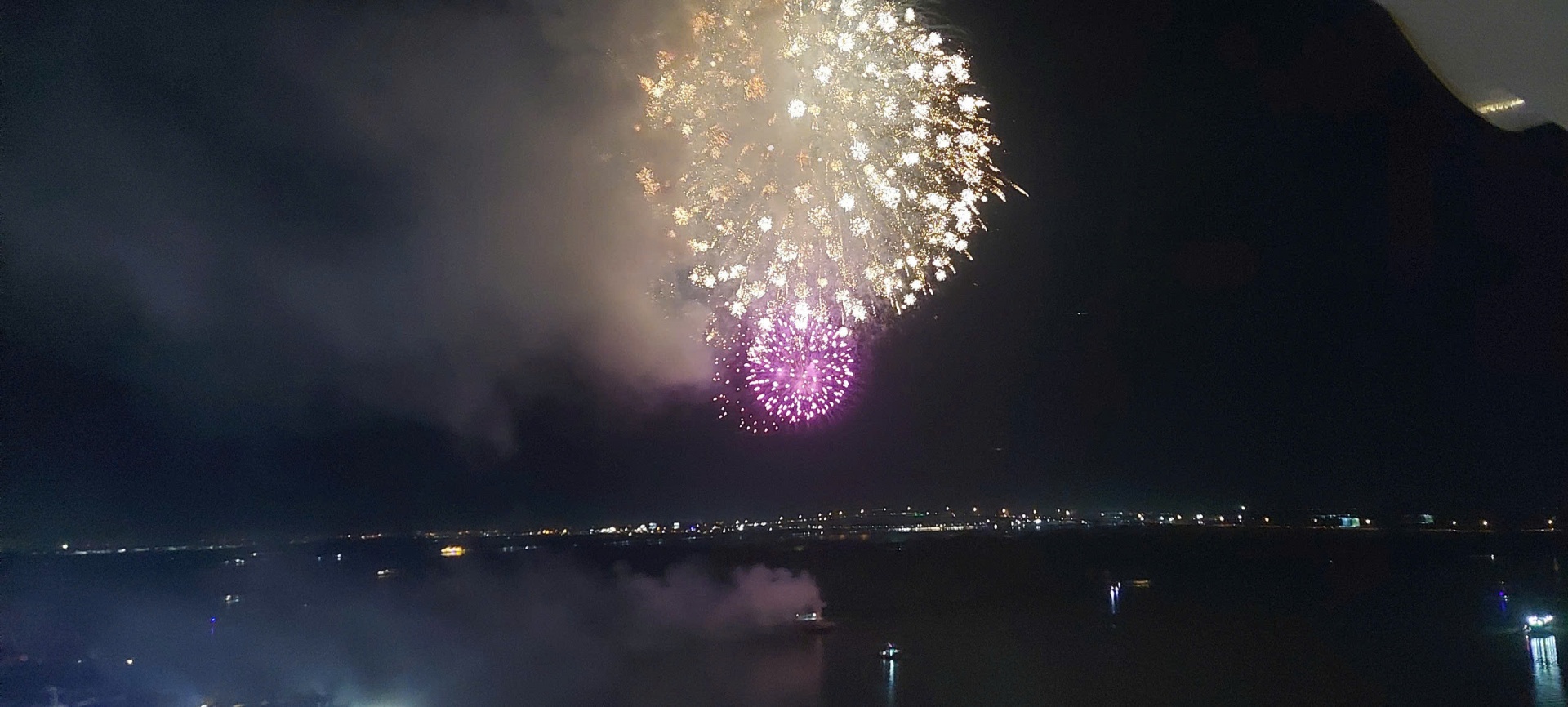 Người dân Cần Thơ tưng bừng đón Giao thừa Xuân Ất Tỵ 2025