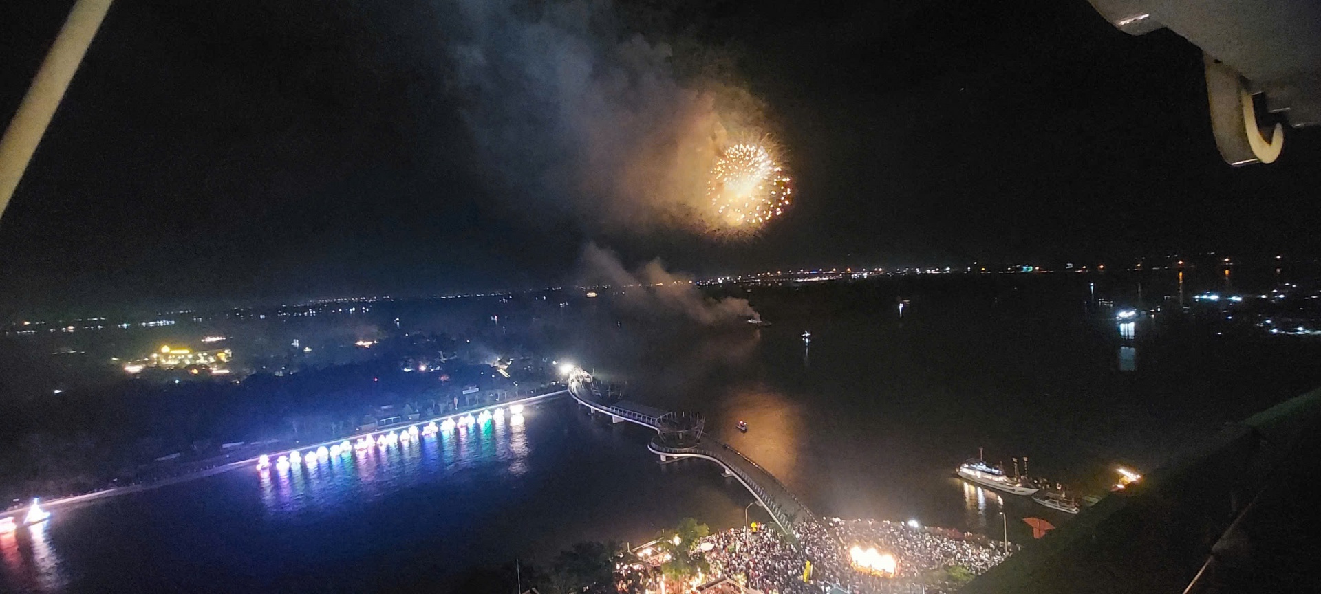 Người dân Cần Thơ tưng bừng đón Giao thừa Xuân Ất Tỵ 2025