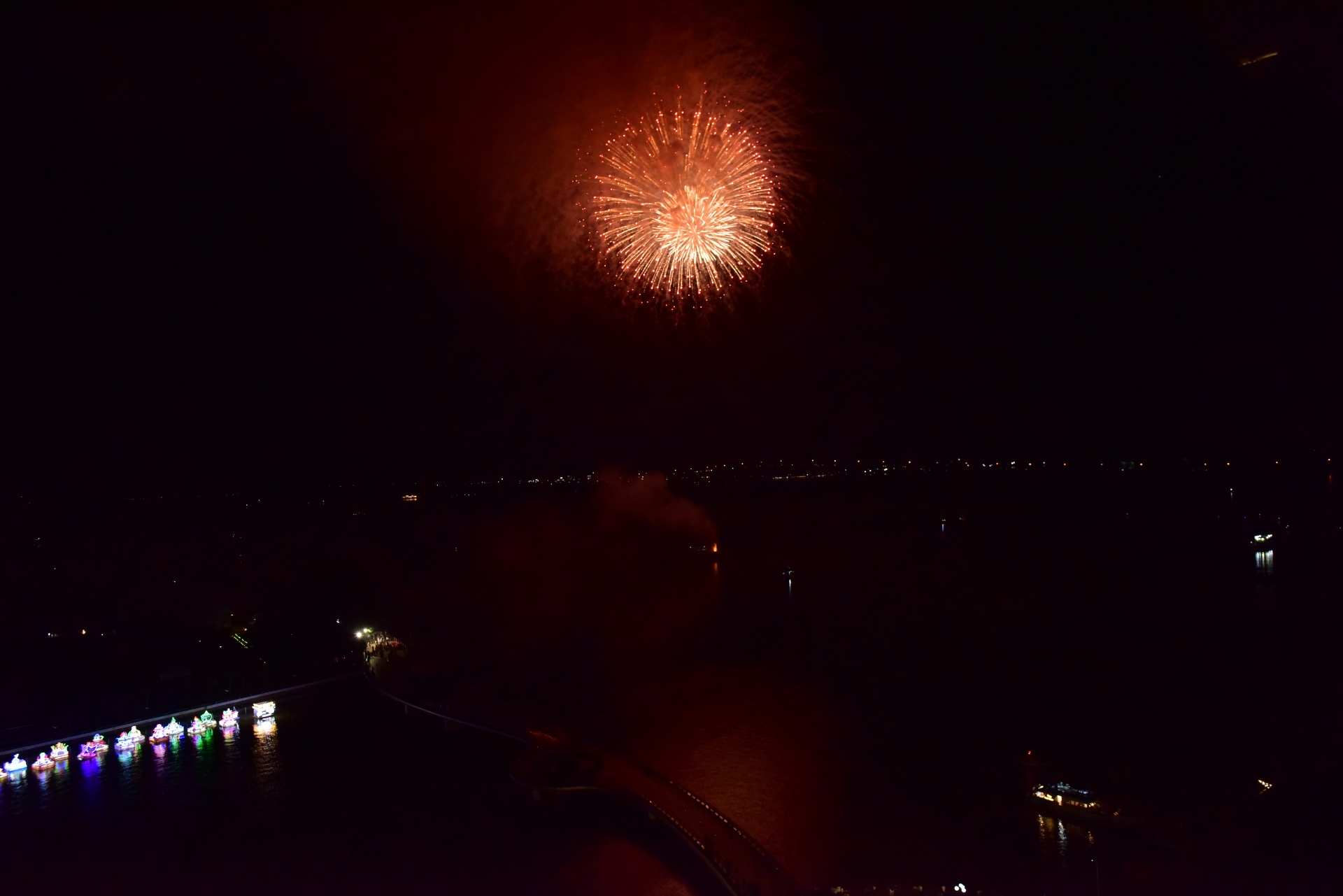 Người dân Cần Thơ tưng bừng đón Giao thừa Xuân Ất Tỵ 2025