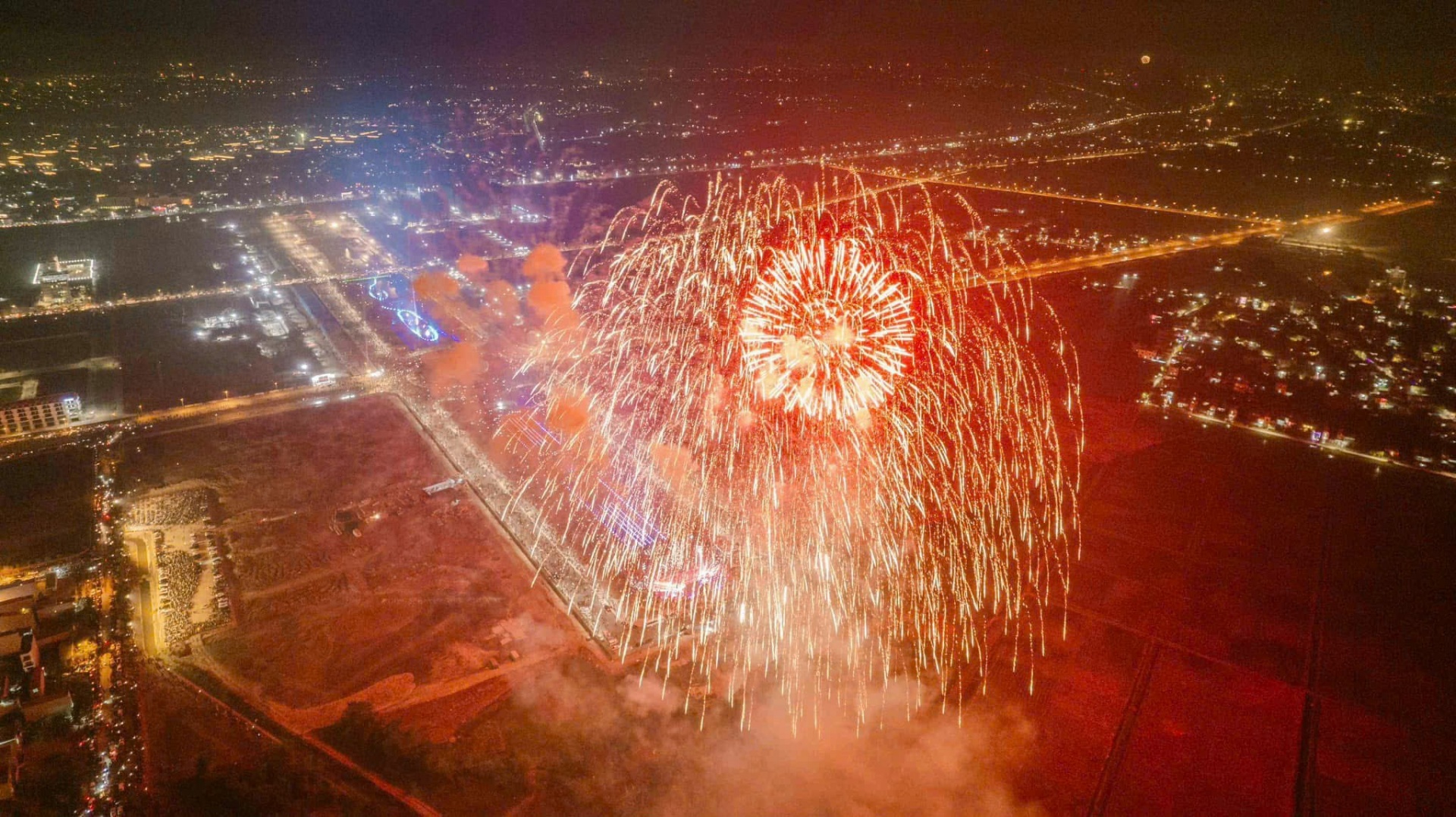 Chương trình nghệ thuật “Hà Nam - Sắc Xuân hội tụ” của tỉnh Hà Nam đã diễn ra thành công tốt đẹp Chương trình nghệ thuật “Hà Nam - Sắc Xuân hội tụ” của tỉnh Hà Nam đã diễn ra thành công tốt đẹp