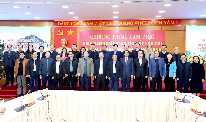 Đoàn công tác của Ban Thường vụ Tỉnh ủy Hà Giang làm việc với Ban Thường vụ Tỉnh ủy Lào Cai