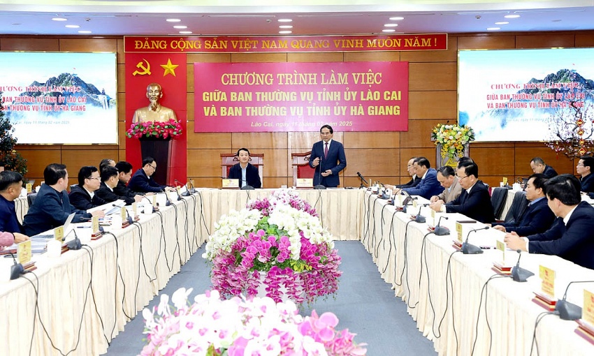 Đoàn công tác của Ban Thường vụ Tỉnh ủy Hà Giang làm việc với Ban Thường vụ Tỉnh ủy Lào Cai