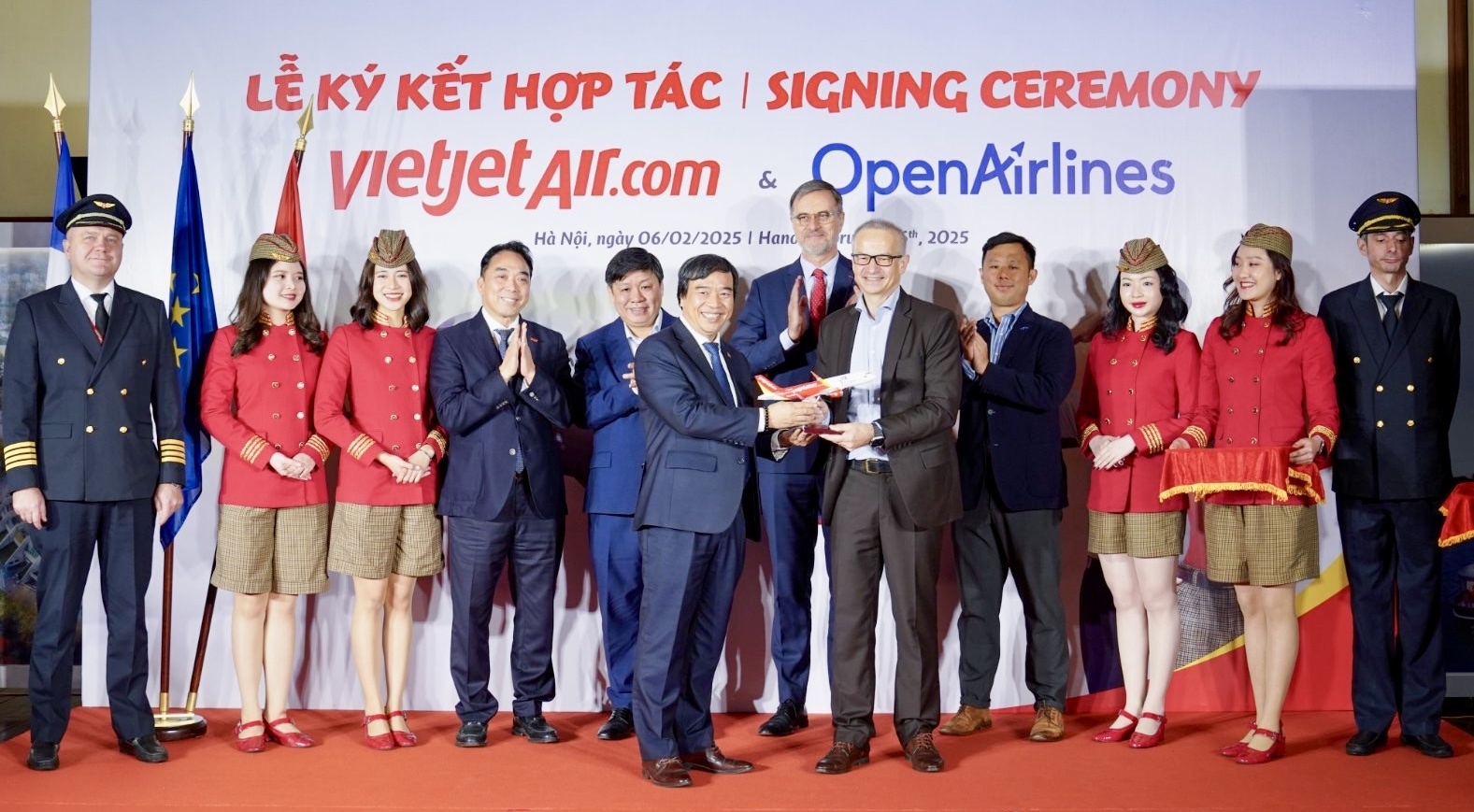Vietjet hợp tác OpenAirlines tiên phong ứng dụng AI, tối ưu tiêu thụ  Nhiên liệu bay
