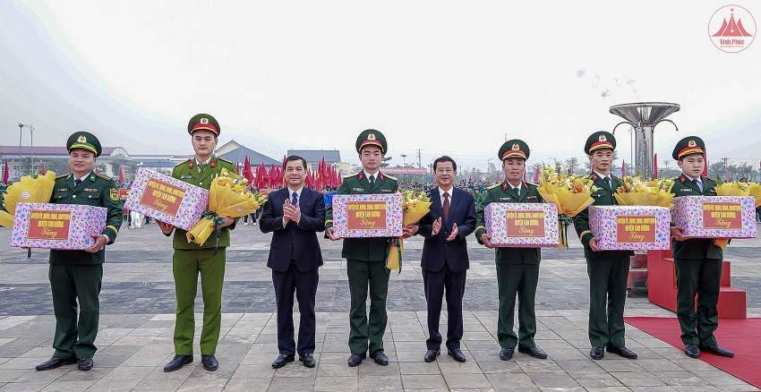 Vĩnh Phúc: Hơn 2000 tân binh lên đường nhập ngũ trong khí thế sôi nổi đầu xuân mới 2025
