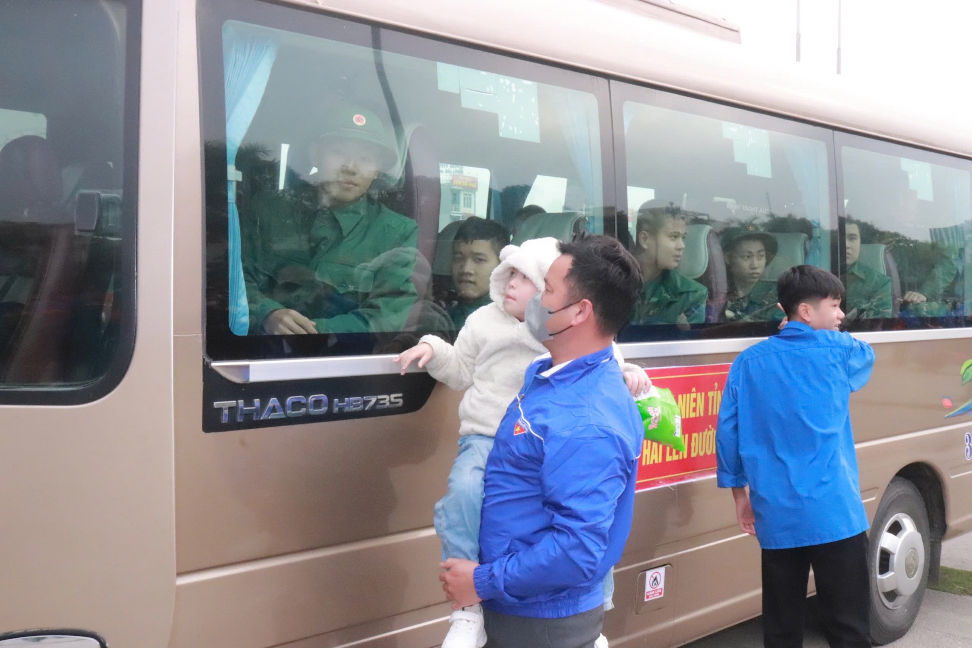 Một hình ảnh xúc động trong ngày hội tòng quân