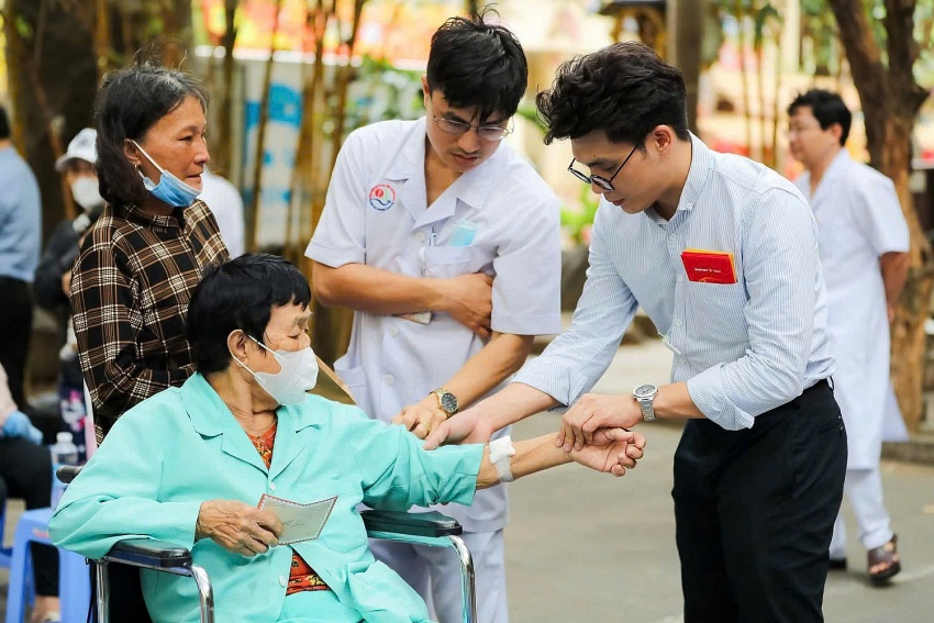 Quà âm nhạc, mang yêu thương đến với bệnh nhân