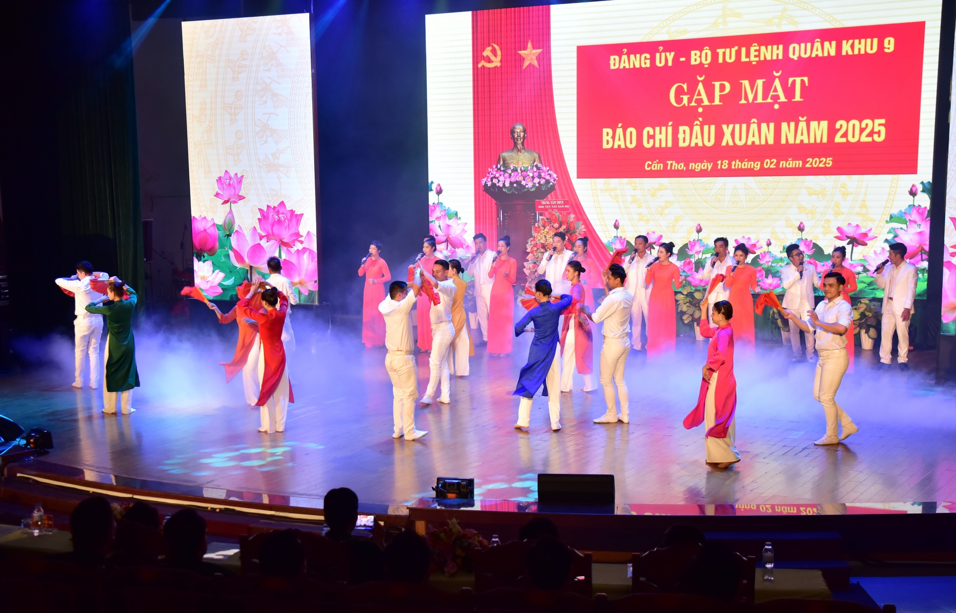 Quân khu 9 tặng Bằng khen cho 17 tập thể và cá nhân trong công tác phối hợp tuyên truyền