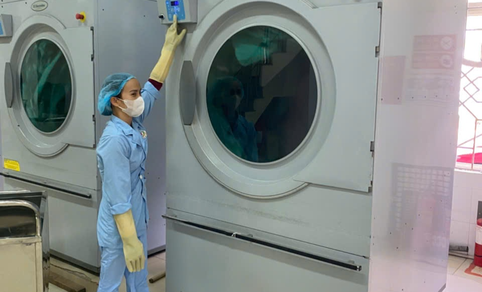 hệ thống xử lý nước thải y tế tại bệnh viên là hệ thống xử lý nước thải theo công nghệ AAO Nhật Bản; các nước thải phát sinh tại các khoa phòng trung tâm có đường ống dẫn nước riêng chuyển về tập trung tại tram xử lý nước thải giao cho khoa KSNK vận hành 