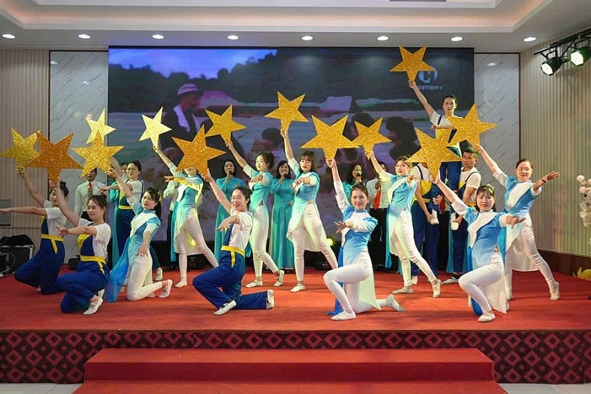 Lào Cai: Liên đoàn lao động thị xã Sa Pa tổ  chức gặp mặt kỷ niệm 45 năm ngày thành lập