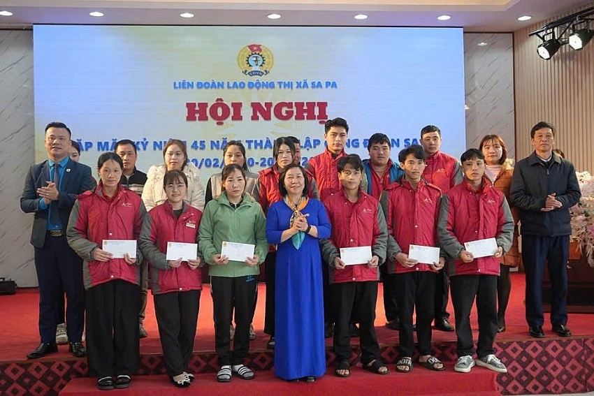 Lào Cai: Liên đoàn lao động thị xã Sa Pa tổ  chức gặp mặt kỷ niệm 45 năm ngày thành lập