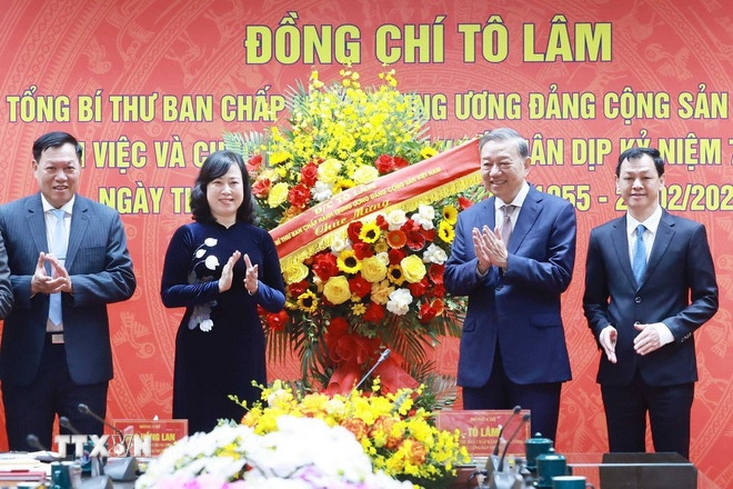   Tổng Bí thư Tô Lâm chúc mừng ngành y tế nhân dịp kỷ niệm 70 năm Ngày Thầy thuốc Việt Nam (27/2/1955-27/2/2025). (Ảnh: TTXVN)