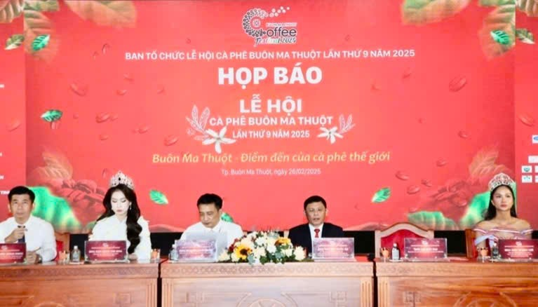 Ban tổ chức Lễ hội và các đại sứ truyền thông Lễ hội cà phê Buôn Ma Thuột lần thứ 9.