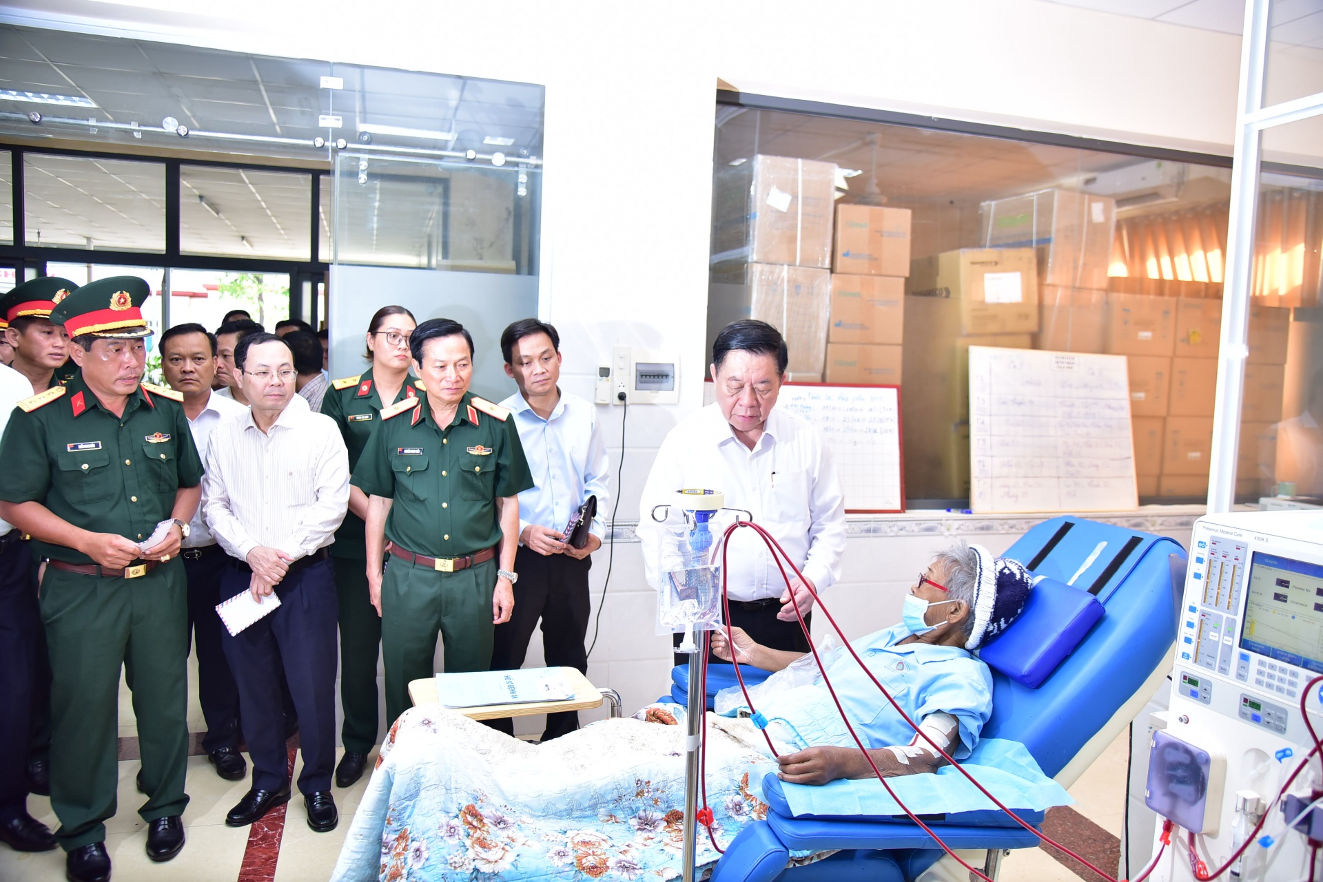 Đồng chí Nguyễn Trọng Nghĩa thăm, chúc mừng Bệnh viện Quân y 120 (Quân khu 9)