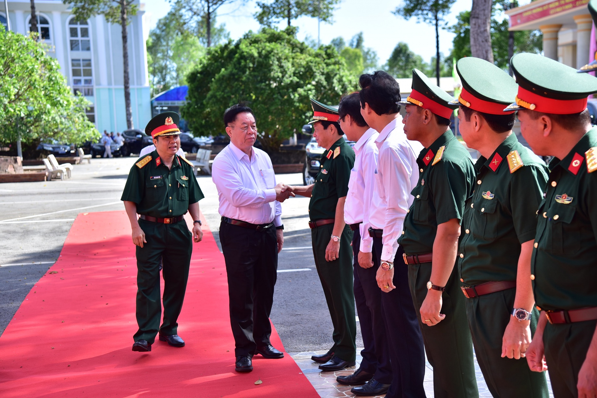 Đồng chí Nguyễn Trọng Nghĩa thăm, chúc mừng Bệnh viện Quân y 120 (Quân khu 9)