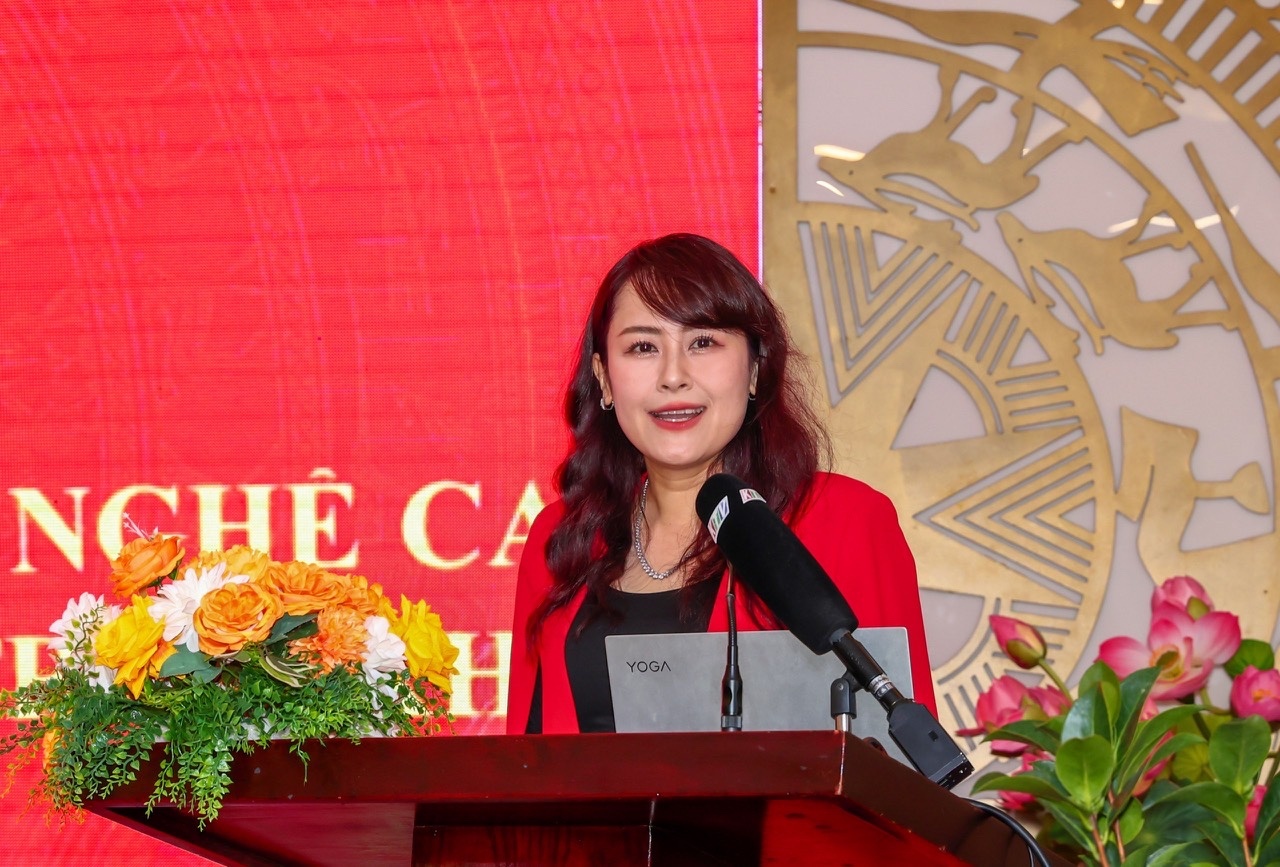 Bà Nguyễn Linh Chi, đại diện Quỹ Thiện Tâm, Tập đoàn Vingroup chia sẻ tại buổi lễ.