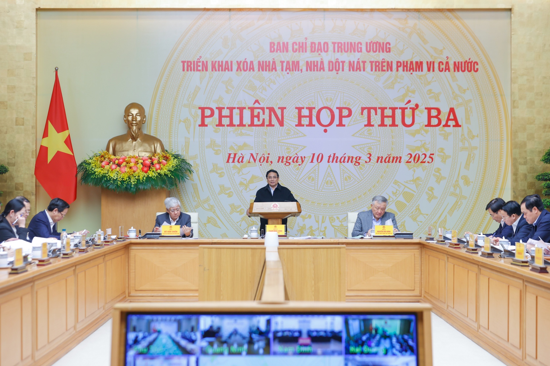   Thủ tướng Phạm Minh Chính chủ trì Phiên họp thứ 3 của Ban Chỉ đạo Trung ương triển khai xóa nhà tạm, nhà dột nát trên phạm vi cả nước để đánh giá tình hình, kết quả thực hiện chương trình và nhiệm vụ thời gian tới - Ảnh: VGP
