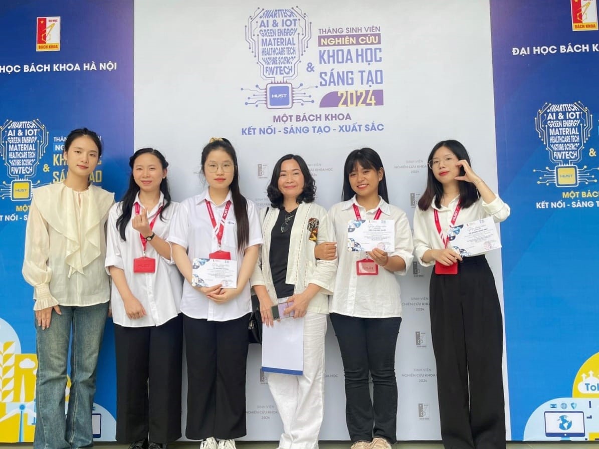 TS. Trần Thị Minh Kiều hướng dẫn nhóm sinh viên đoạt giải Nhất tại Hội nghị sinh viên NCKH lần thứ 41 năm học 2023 - 2024 TS. Trần Thị Minh Kiều hướng dẫn nhóm sinh viên đoạt giải Nhất tại Hội nghị sinh viên NCKH lần thứ 41 năm học 2023 - 2024