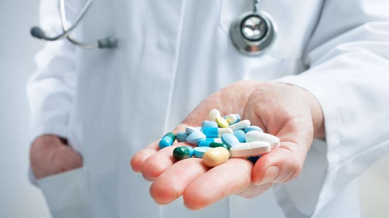 Khi mắc cúm A, người bệnh nên tham khảo ý kiến thầy thuốc khi sử dụng các loại thuốc. Khi mắc cúm A, người bệnh nên tham khảo ý kiến thầy thuốc khi sử dụng các loại thuốc.