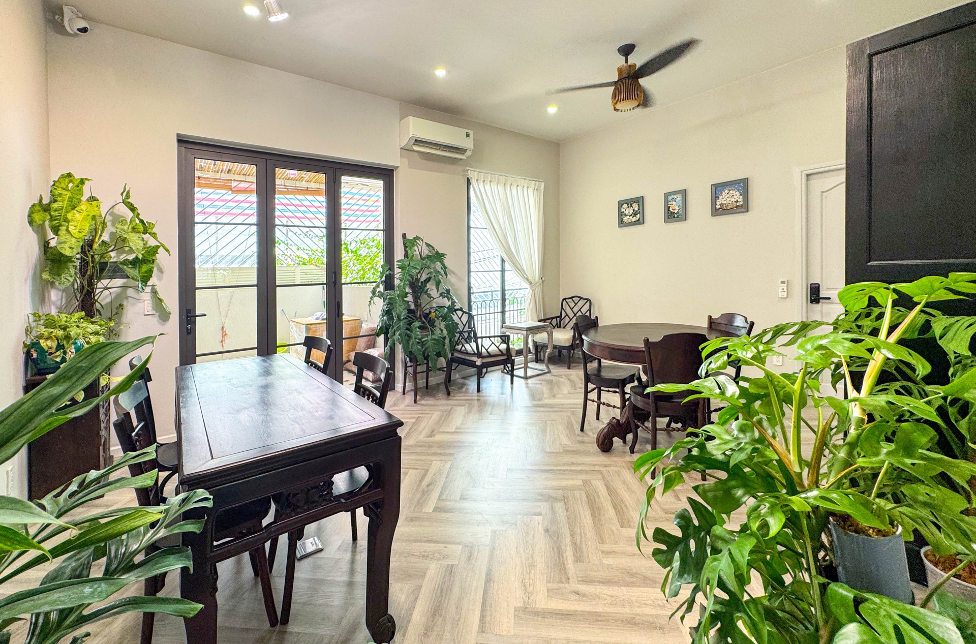 Không gian tầng hai phù hợp cho học tập, làm việc Không gian tầng hai phù hợp cho học tập, làm việc