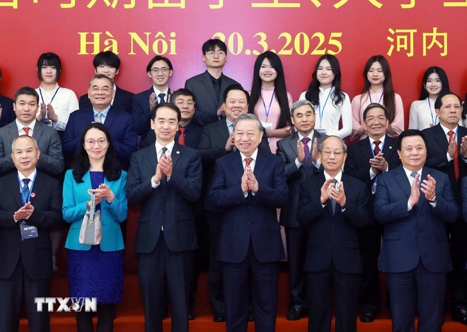 Tổng Bí thư Tô Lâm và các đại biểu dự chương trình Gặp gỡ lưu học sinh, sinh viên Việt Nam-Trung Quốc các thời kỳ. (Ảnh: Thống Nhất/TTXVN) Tổng Bí thư Tô Lâm và các đại biểu dự chương trình Gặp gỡ lưu học sinh, sinh viên Việt Nam-Trung Quốc các thời kỳ. (Ảnh: Thống Nhất/TTXVN)