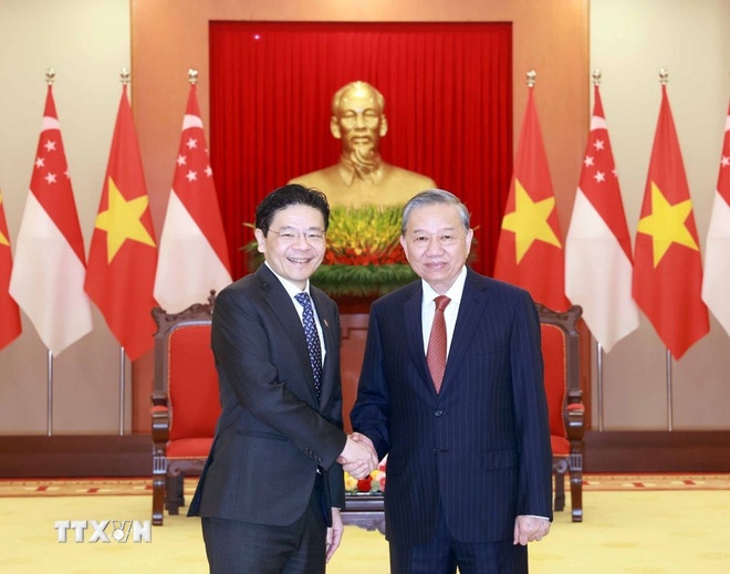 Tổng Bí thư Tô Lâm tiếp Thủ tướng Singapore, Tổng Thư ký Đảng Hành động Nhân dân Singapore (PAP) Lawrence Wong. (Ảnh: TTXVN)