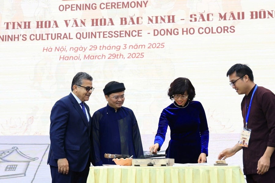 Gìn giữ, phát huy và bảo tồn nghề làm tranh Đông Hồ