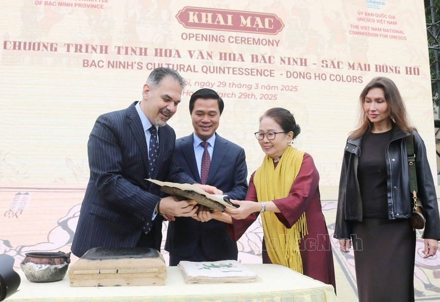 Gìn giữ, phát huy và bảo tồn nghề làm tranh Đông Hồ