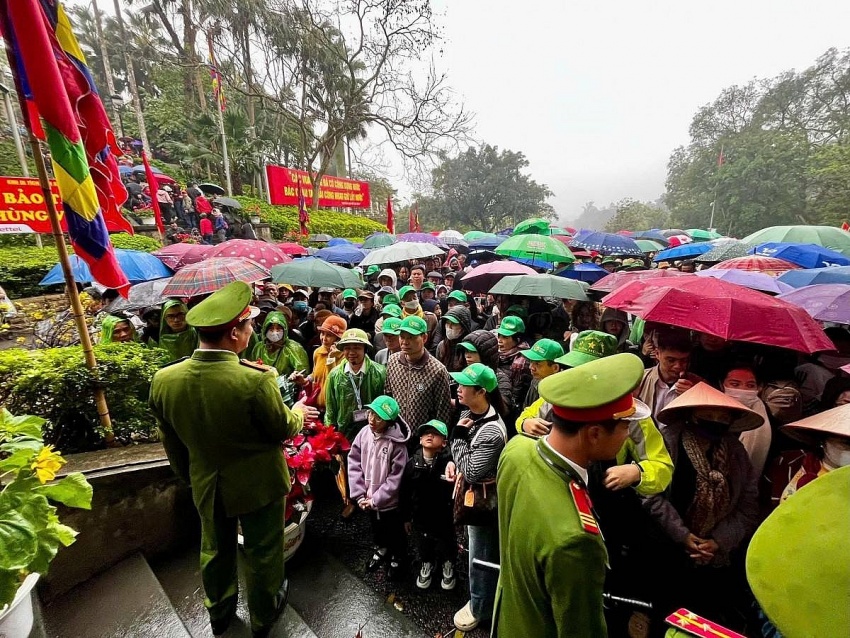 Phú Thọ: Đền Hùng đón hơn 30.000 lượt du khách trong những ngày đầu khai hội