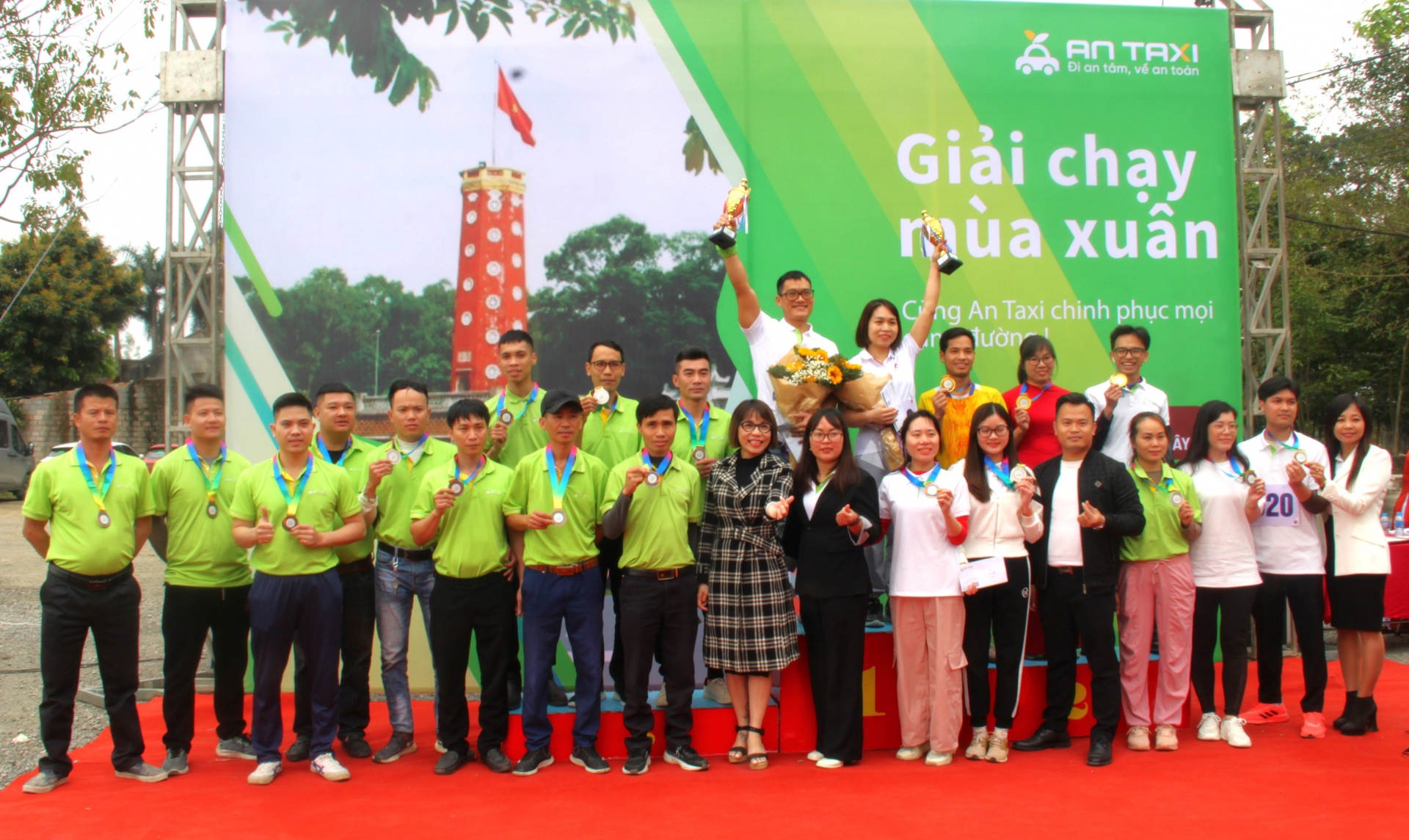 Niềm vui của các vận động viên đạt giải Niềm vui của các vận động viên đạt giải