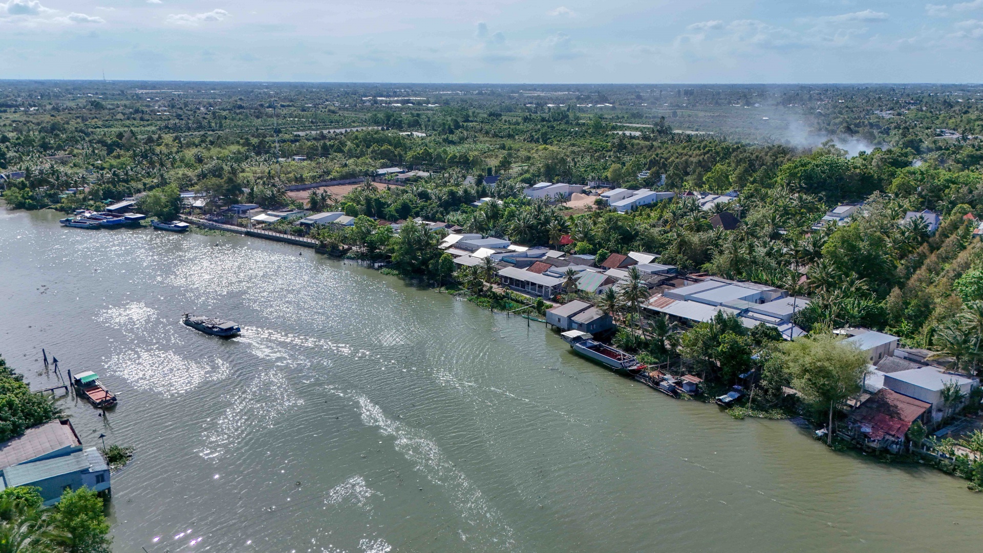 Xây công trình kè chống sạt lở khẩn cấp trên sông Ô Môn của Cần Thơ