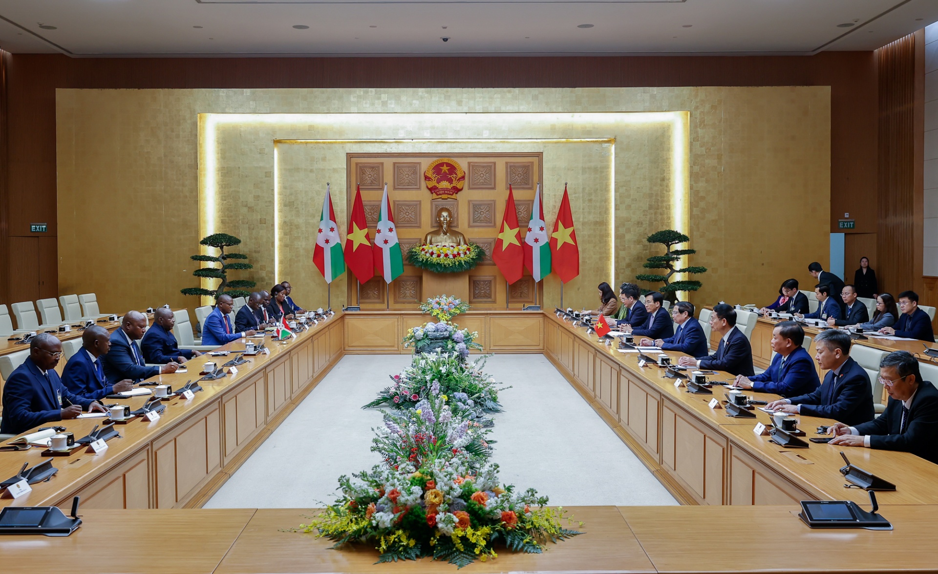 Hai bên nhất trí cần tăng cường phối hợp, ủng hộ lập trường của nhau trong các vấn đề khu vực và quốc tế - Ảnh: VGP