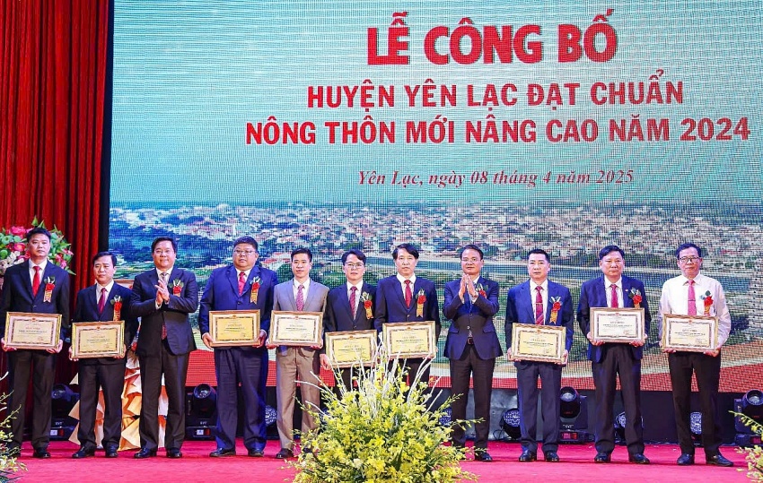 undefined Huyện Yên Lạc đón Bằng công nhận đạt chuẩn Nông thôn mới nâng cao năm 2024 của Thủ tướng Chính phủ