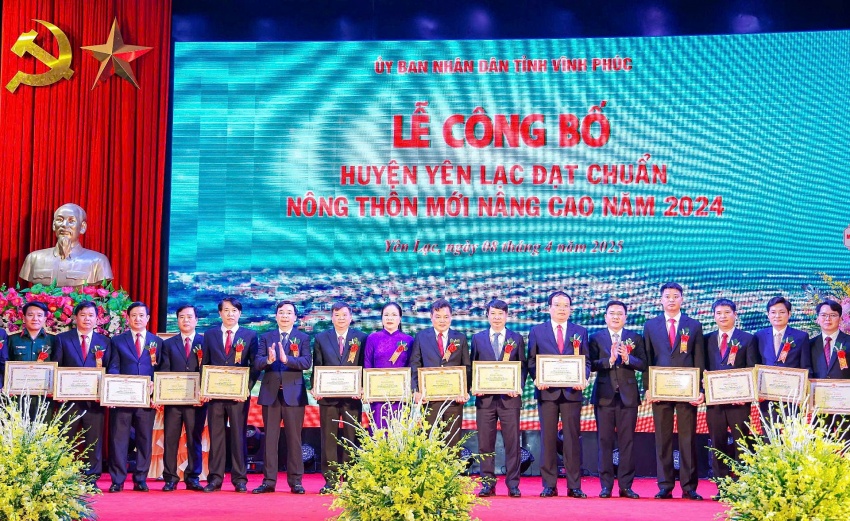 undefined Huyện Yên Lạc đón Bằng công nhận đạt chuẩn Nông thôn mới nâng cao năm 2024 của Thủ tướng Chính phủ